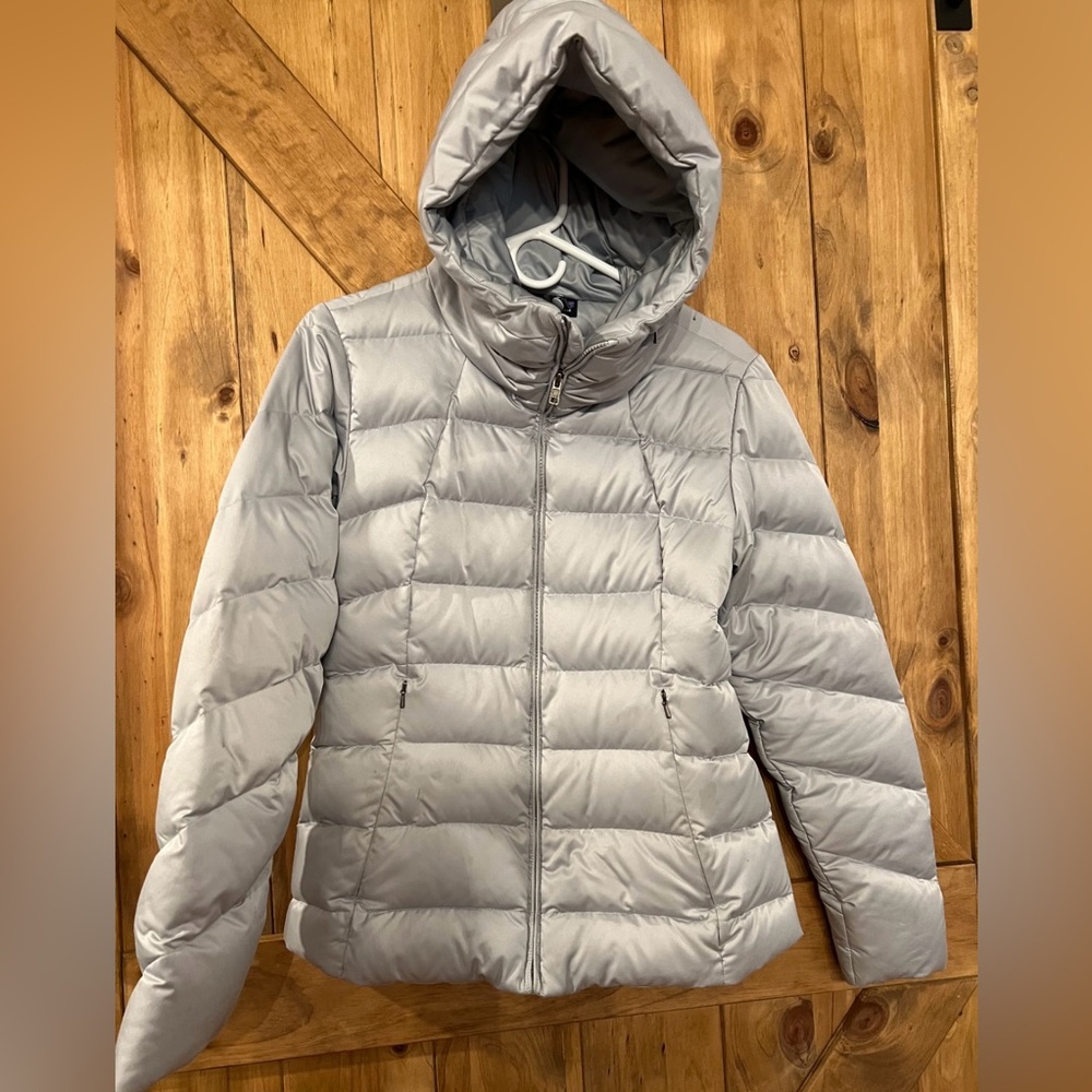 Women’s Patagonia puffer coat.                         Size small